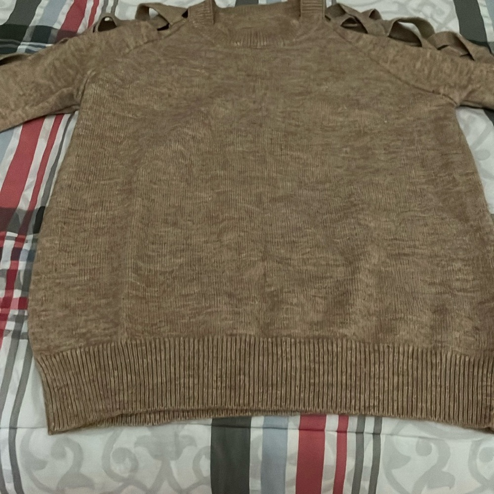 Junior’s Brown Women’s Sweater!  Brand New!